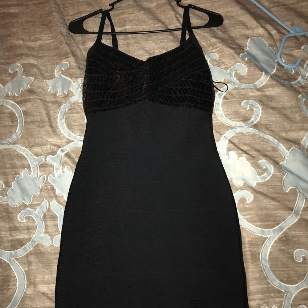 Black Guess Dress 🖤 very sexy tight fit